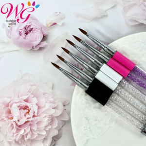 PINCEL DE METAL CON TAPA #4. ** 1 PZ. **