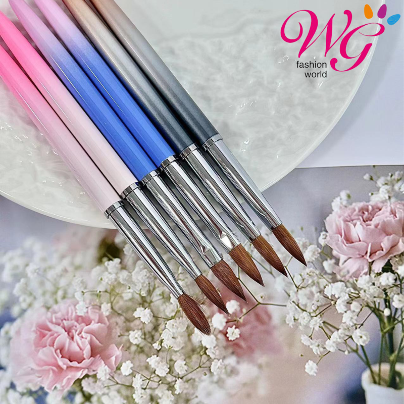 PINCEL DE METAL CON TAPA #10. **1 PZ. **